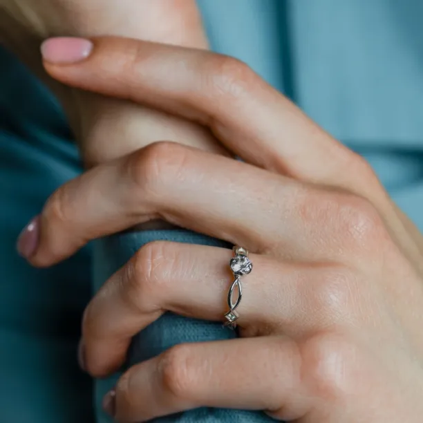 Gold ring with morganite and diamonds QUEENIE Image