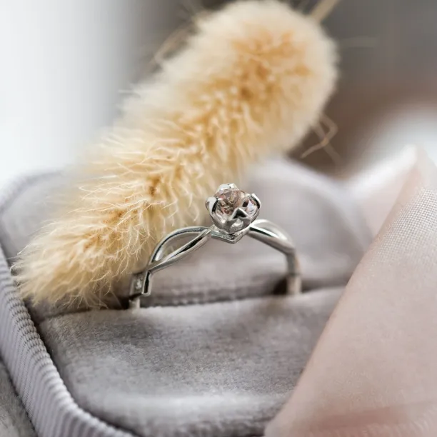 Gold ring with morganite and diamonds QUEENIE Image