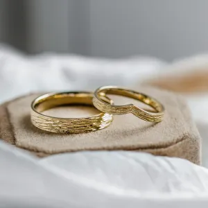 Gold wedding rings with natural surface SIENA