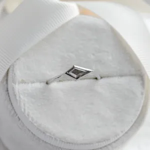 Unusual ring with salt'n'pepper diamond ARROW Thumbnail