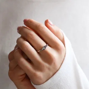 Unusual ring with salt'n'pepper diamond ARROW Thumbnail