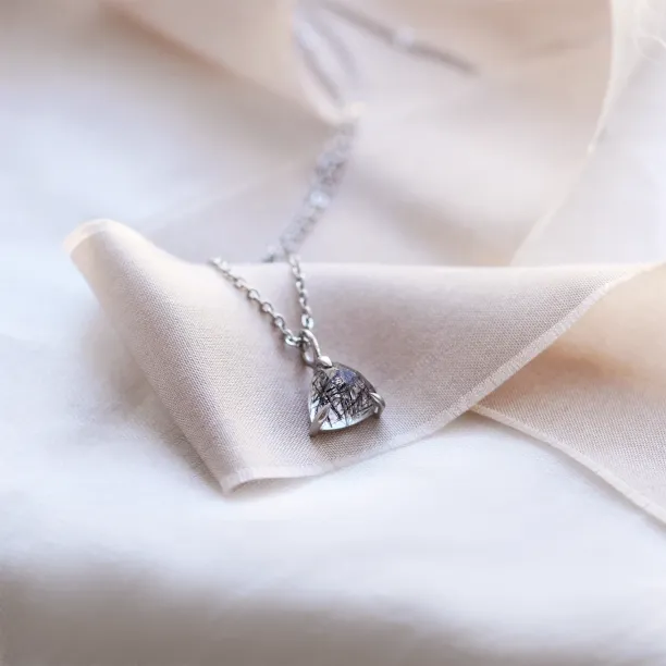 Minimalist rutilated quartz necklace TRIANGLE Image