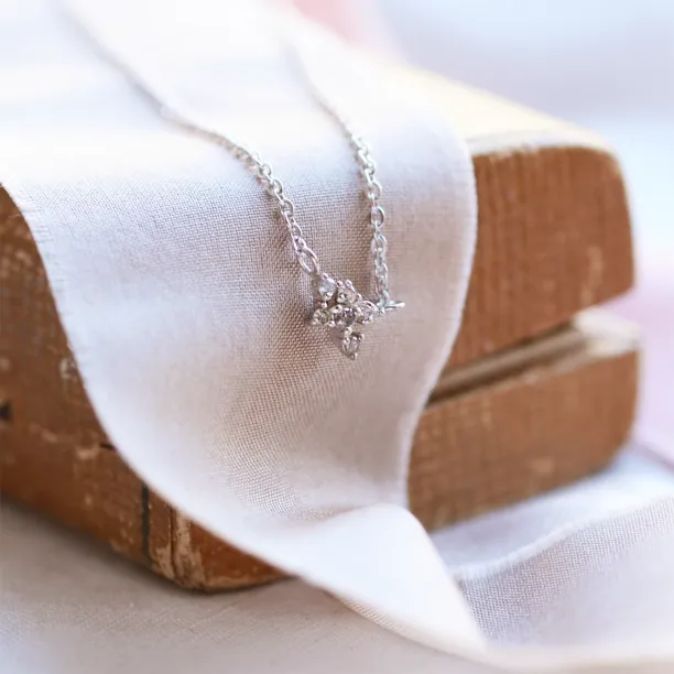 Minimalist necklace in cluster style CLAIRE Image