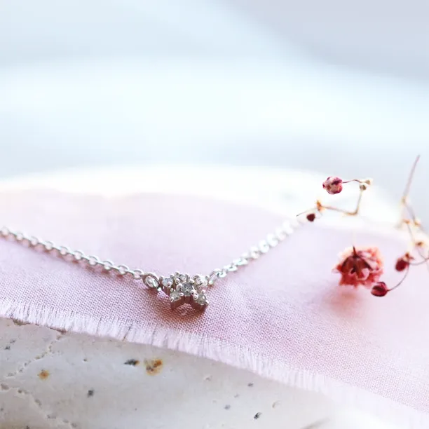 Minimalist necklace in cluster style CLAIRE Image