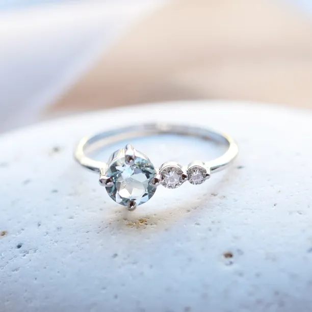 Romantic ring with aquamarine and diamonds AQUA Image