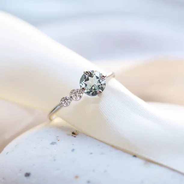 Romantic ring with aquamarine and diamonds AQUA Image