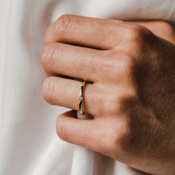 Minimalist diamond engagement ring HAIM Image