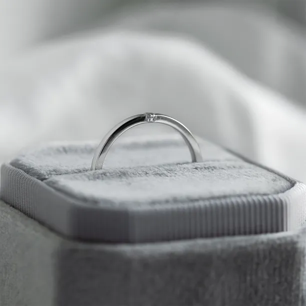 Minimalist diamond engagement ring HAIM Image