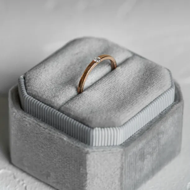Minimalist diamond engagement ring HAIM Image