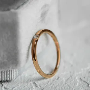 Minimalist diamond engagement ring HAIM Thumbnail