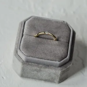 Minimalist diamond engagement ring HAIM Thumbnail