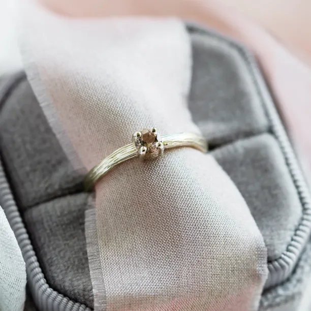 Unusual engagement ring with morganite MORGI Image