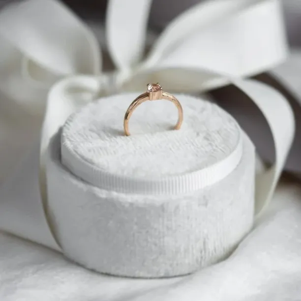 Unusual engagement ring with morganite MORGI Image