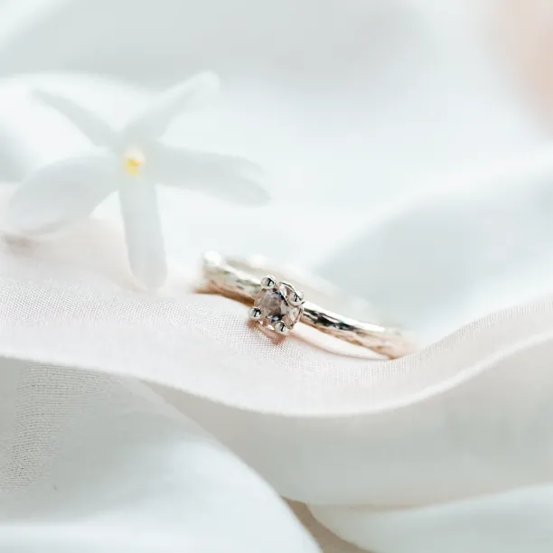 Gold branch ring with morganite DREMIA Image