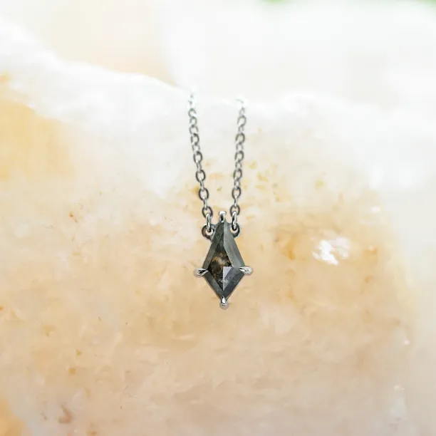 Gold necklace with salt and pepper diamond MELBOURNE Image