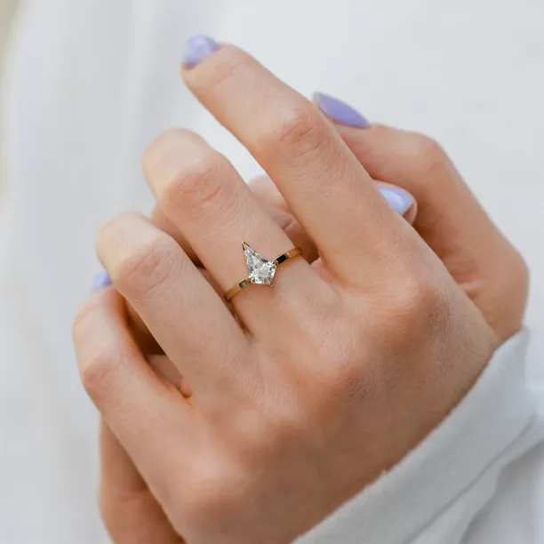 Original engagement ring with kite moissanite DOMITIA Image