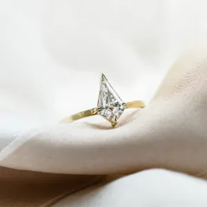 Original engagement ring with kite moissanite DOMITIA Thumbnail