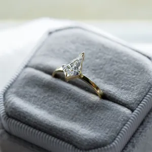 Original engagement ring with kite moissanite DOMITIA Thumbnail