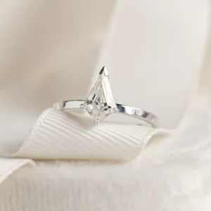 Original engagement ring with kite moissanite DOMITIA Thumbnail