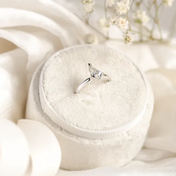 Original engagement ring with kite moissanite DOMITIA Image