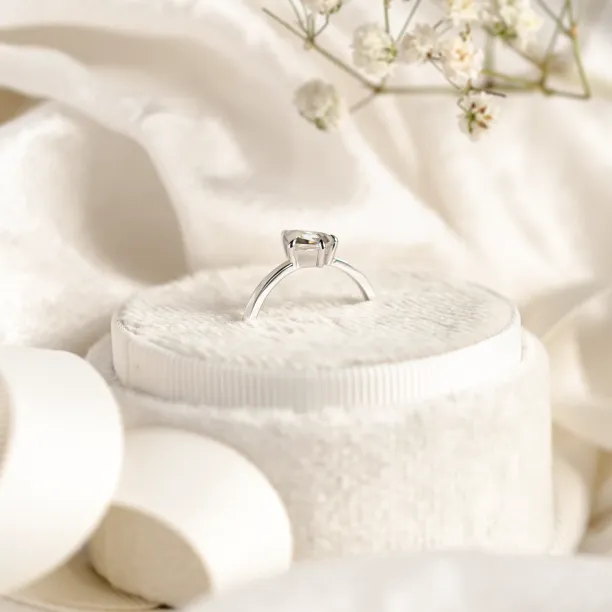 Original engagement ring with kite moissanite DOMITIA Image