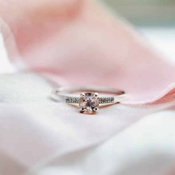 Engagement ring with morganite and diamonds GINEPRO Image