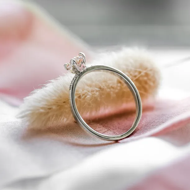 Engagement ring with morganite and diamonds GINEPRO Image