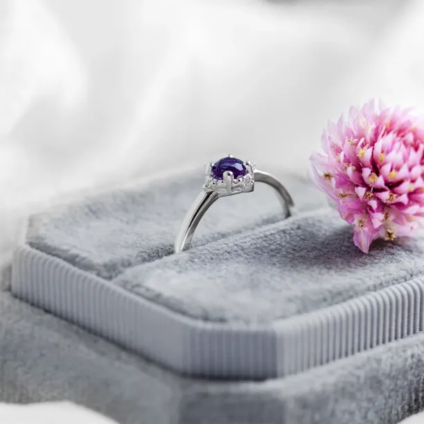 Gold ring with amethyst and diamonds ALBINA Image