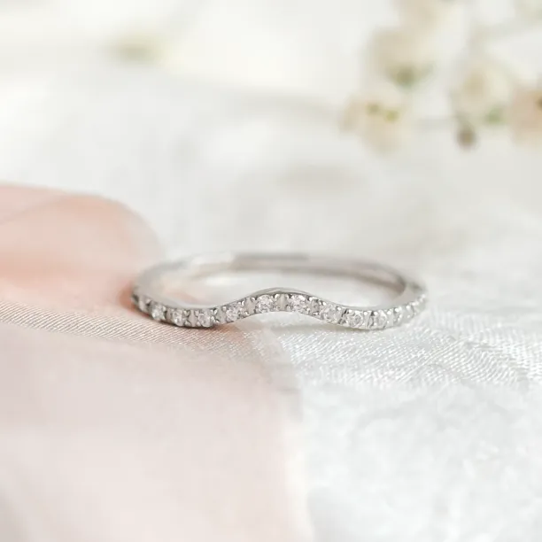 Gold eternity ring with diamonds TIEROS Image