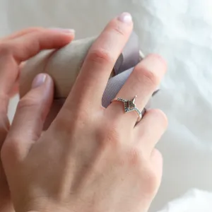 Unusual engagement ring with salt and pepper diamonds FRECCIA Thumbnail