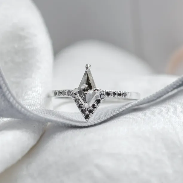 Unusual engagement ring with salt and pepper diamonds FRECCIA Image