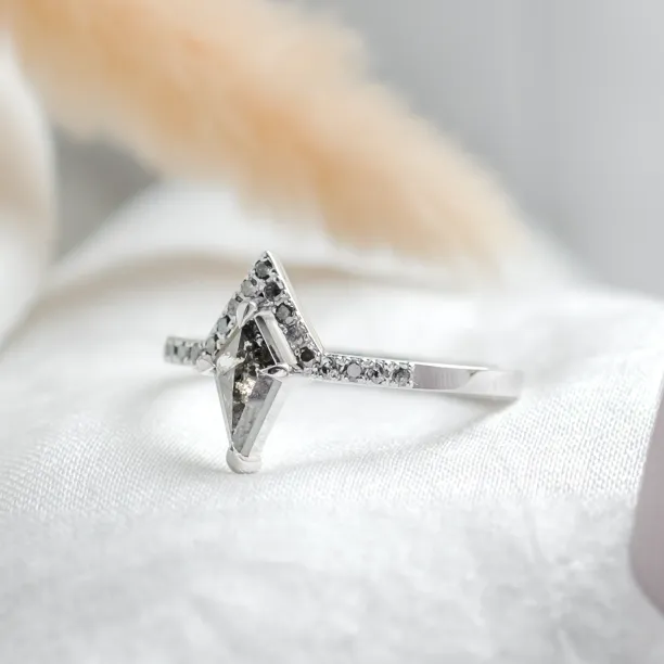 Unusual engagement ring with salt and pepper diamonds FRECCIA Image