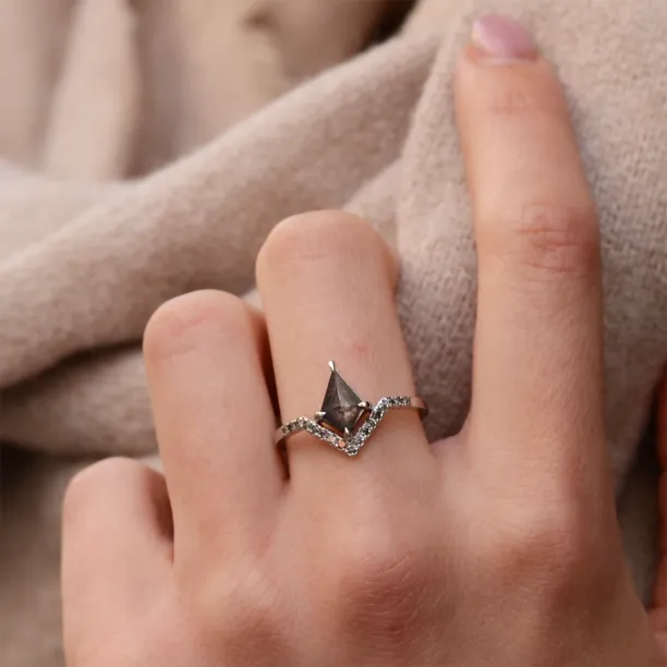 Unusual engagement ring with salt and pepper diamonds FRECCIA Image