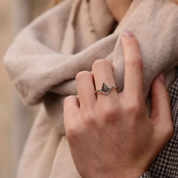 Unusual engagement ring with salt and pepper diamonds FRECCIA Image
