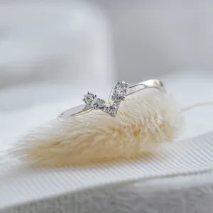 Gold curved ring with moissanites HARFA Thumbnail