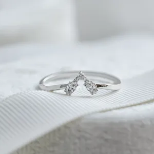 Gold curved ring with moissanites HARFA Thumbnail