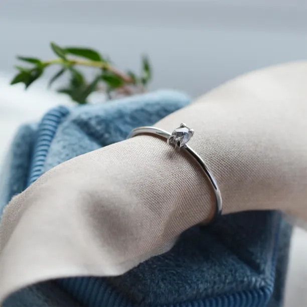 Minimalist salt'n'pepper diamond ring ORBIT Image
