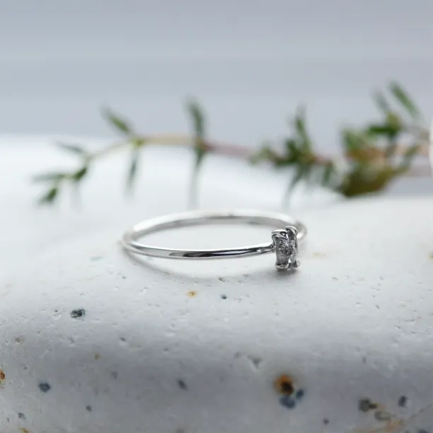 Minimalist salt'n'pepper diamond ring ORBIT Image