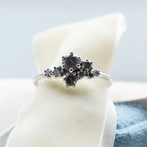 Gold ring with salt and pepper diamonds CLUSTRÉ Thumbnail