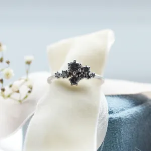 Gold ring with salt and pepper diamonds CLUSTRÉ Thumbnail