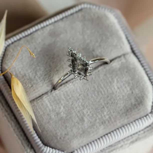 Gold cluster ring with salt'n'pepper diamonds DOMIZOS Image