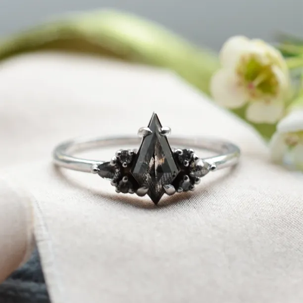 Unusual ring with salt'n'pepper diamonds MANSUETO Image