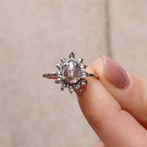 Flower ring with salt'n'pepper diamonds GIRASOLO Thumbnail