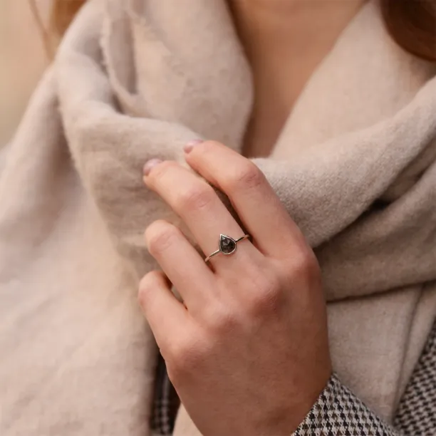 Minimalist pear salt'n'pepperr diamond ring EUFRASIO Image