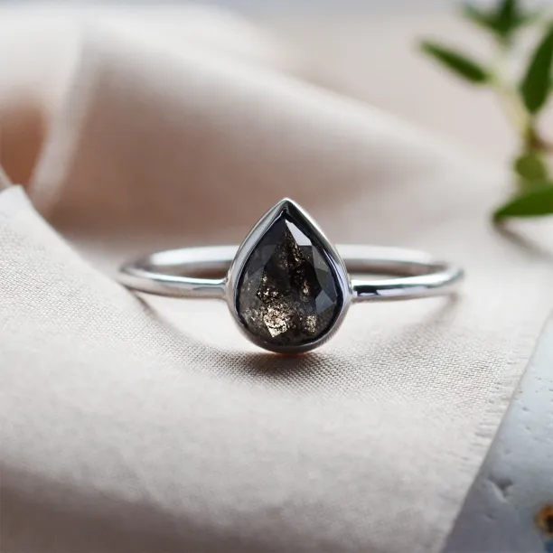 Minimalist pear salt'n'pepperr diamond ring EUFRASIO Image