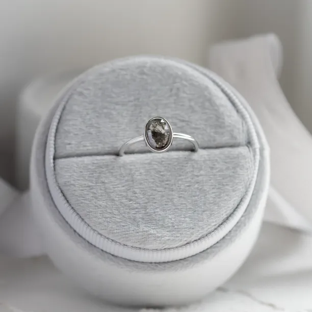 Gold oval salt and pepper diamond ring ONORATO Image