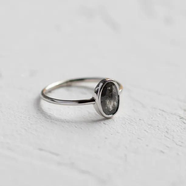 Gold oval salt and pepper diamond ring ONORATO Image