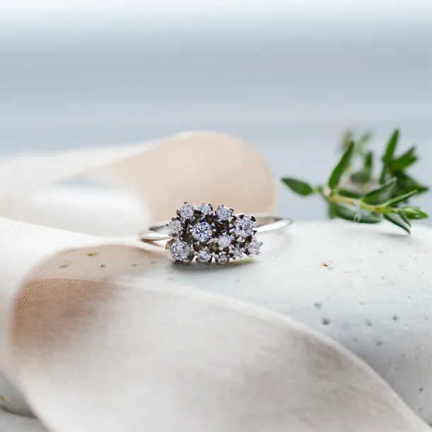 Unusual gold cluster ring with diamonds SEVERINO Image