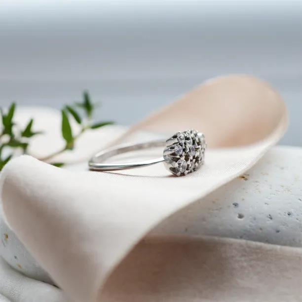 Unusual gold cluster ring with diamonds SEVERINO Image