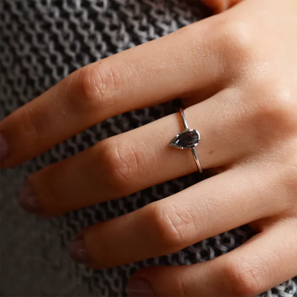 Unusual engagement ring with salt'n'pepper diamond GARDA Image